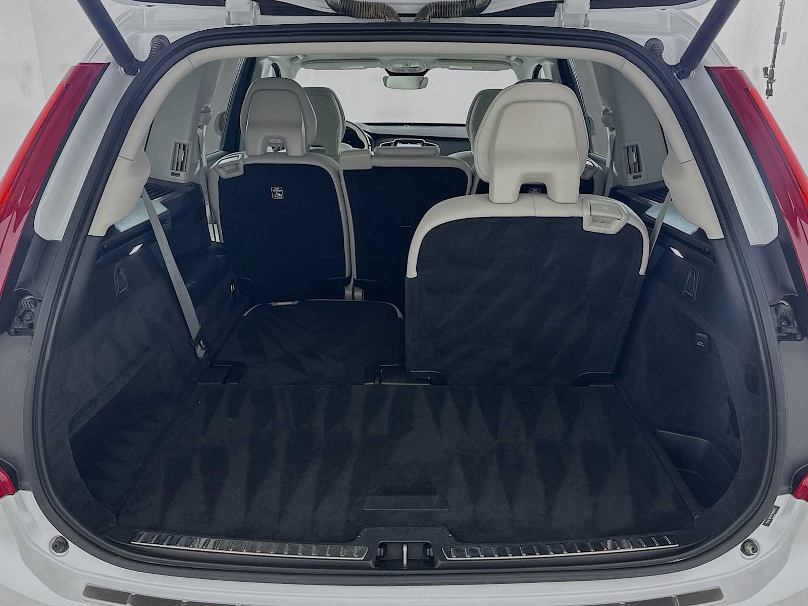 Used 2023 Volvo XC90 B5 Plus AWD/4WD image 25