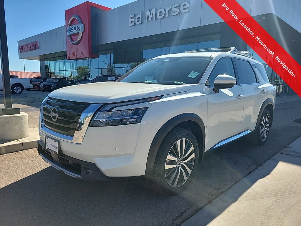 Used 2022 Nissan Pathfinder Platinum w/ Cargo Package image 3