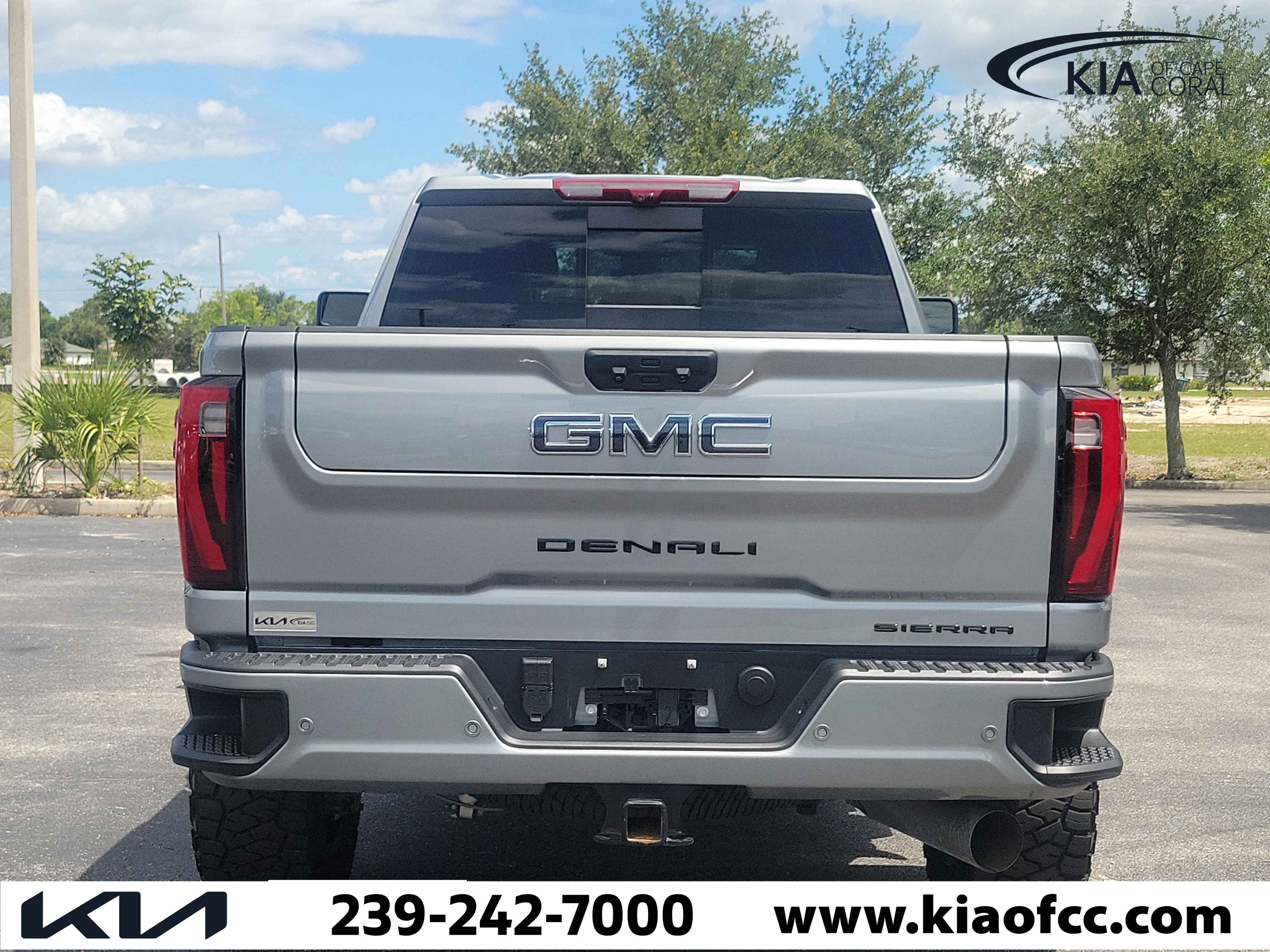 Used 2025 GMC Sierra 2500 Denali Ultimate AWD/4WD image 5