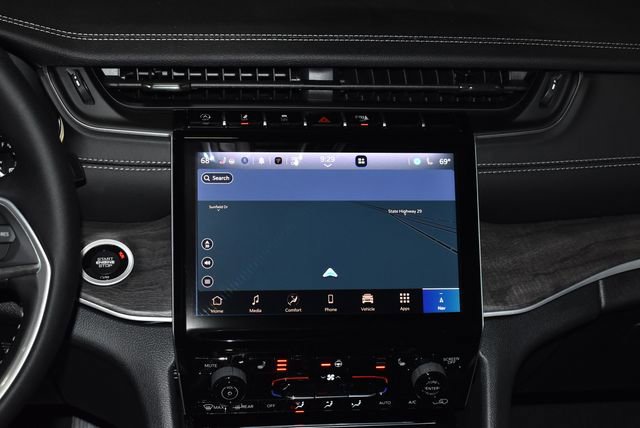 New 2025 Jeep Grand Cherokee L Limited w/ Trailer Tow Package image 14