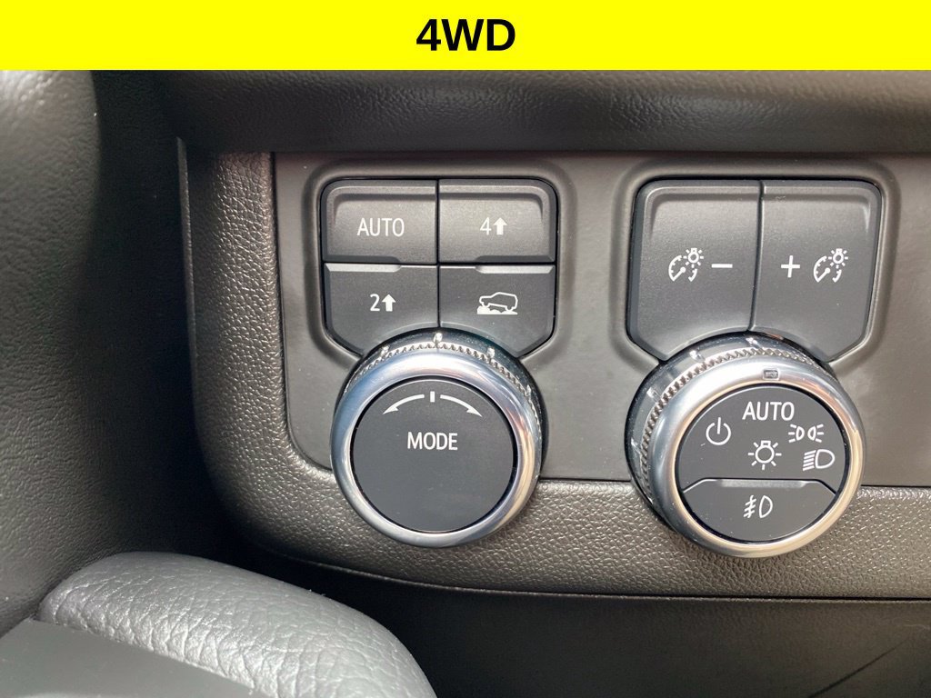 Used 2025 GMC Yukon Denali AWD/4WD image 8