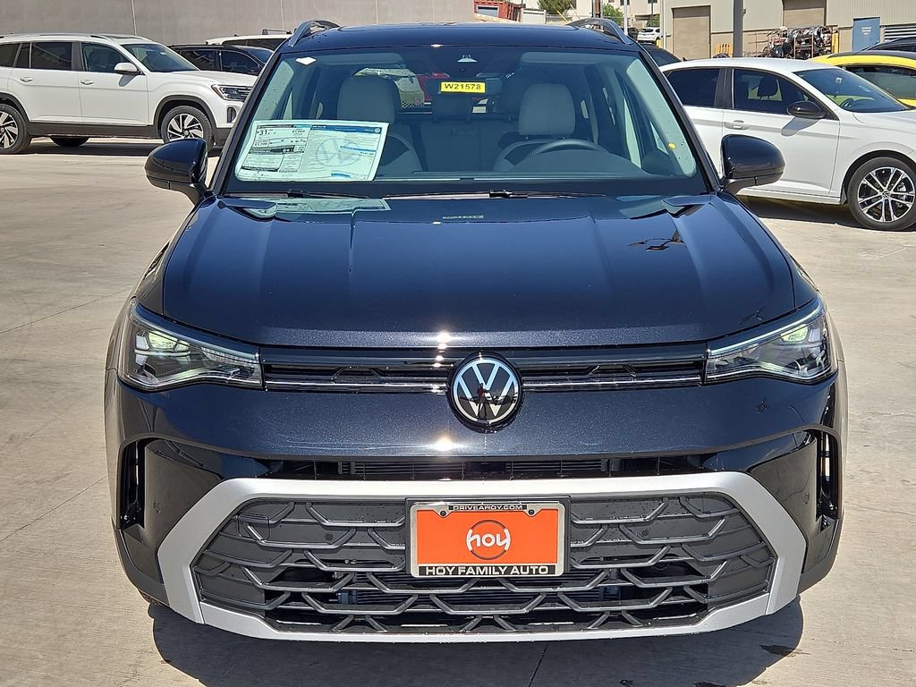 Certified 2025 Volkswagen Taos SE FWD image 4