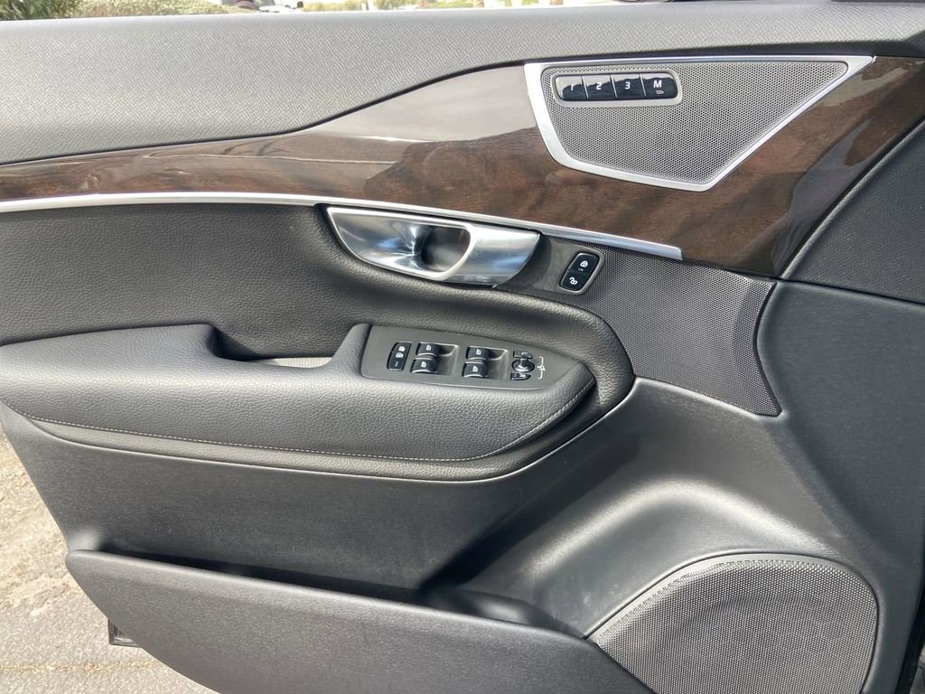 Used 2019 Volvo XC90 T6 Momentum w/ Protection Package Premier AWD/4WD image 19