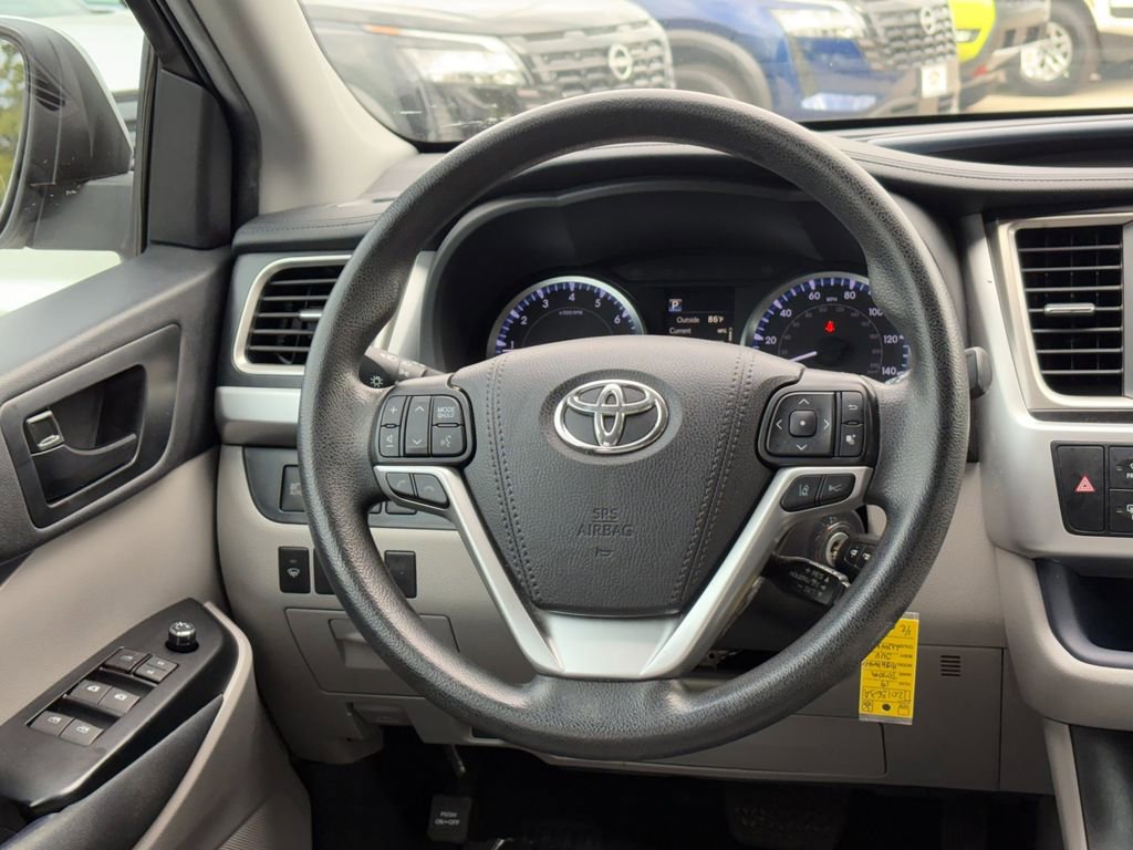 Used 2019 Toyota Highlander LE FWD image 24