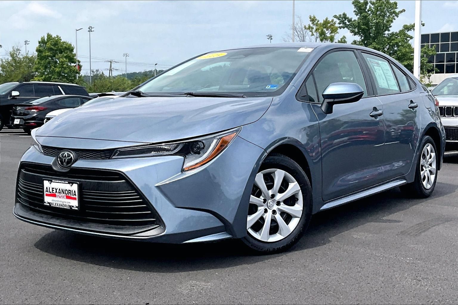 Used 2025 Toyota Corolla LE FWD image 1