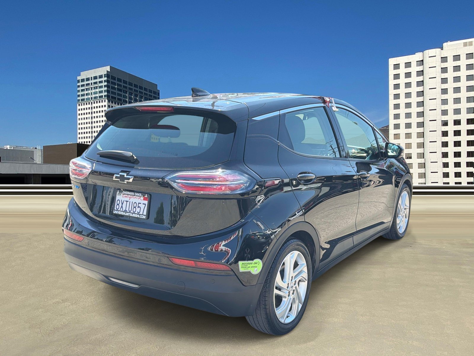 Used 2022 Chevrolet Bolt LT FWD image 4