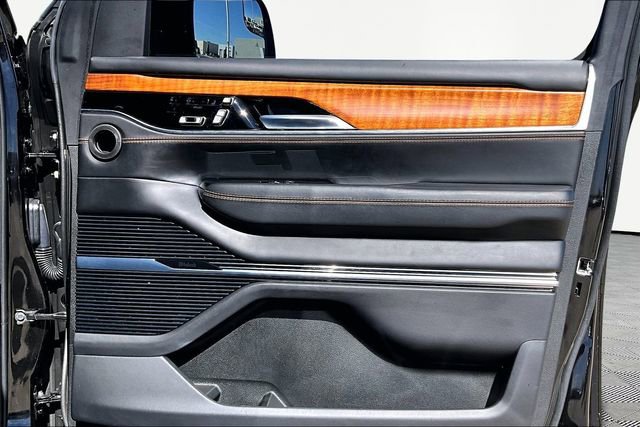 Used 2022 Jeep Grand Wagoneer Series III w/ Rear Seat Video Group 1 image 19