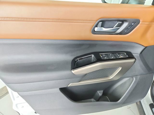 Used 2025 Nissan Pathfinder Platinum w/ Cargo Package FWD image 40