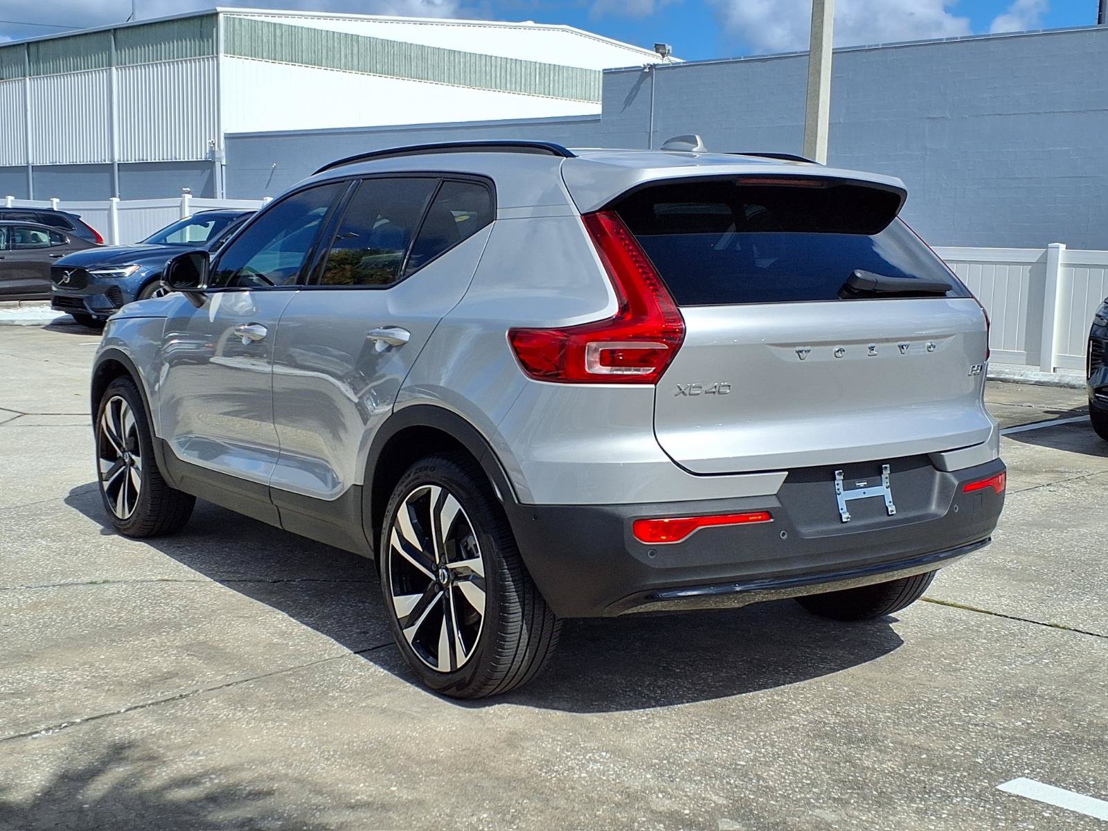 Certified 2025 Volvo XC40 B5 Ultra AWD/4WD image 5