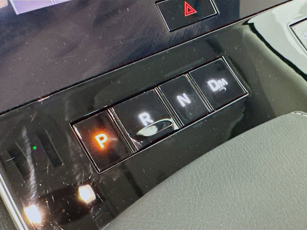 Used 2025 INFINITI QX80 Sensory image 17