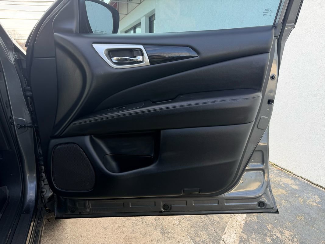 Used 2018 Nissan Pathfinder S image 26