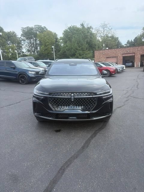 Used 2024 Lincoln Nautilus Reserve w/ Equipment Group 202A AWD/4WD image 2