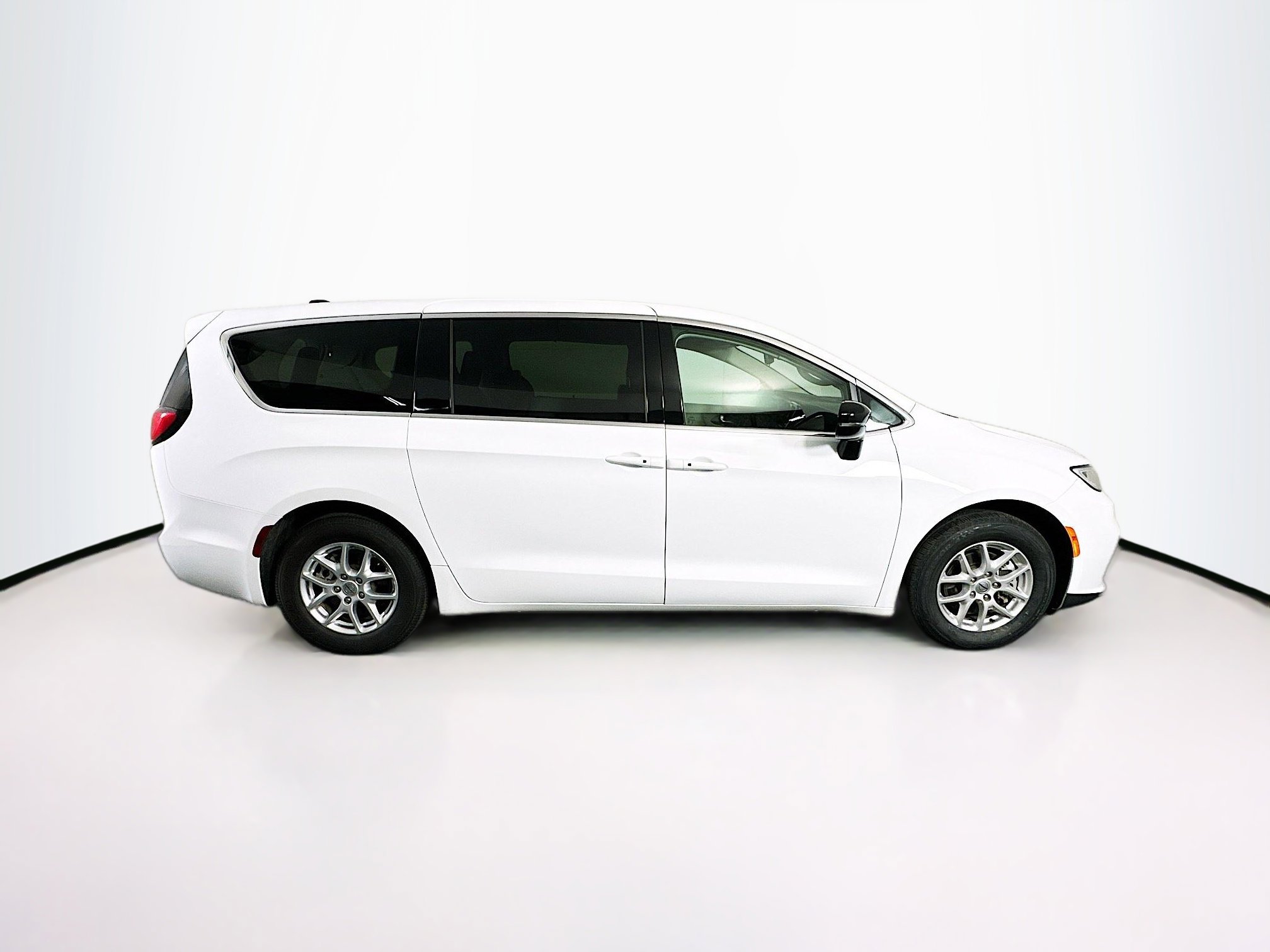 Used 2024 Chrysler Pacifica Touring-L image 10