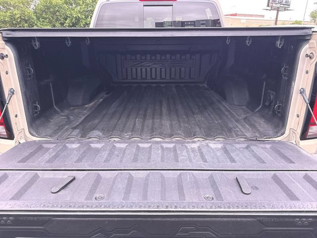 Used 2024 Chevrolet Colorado ZR2 w/ Technology Package AWD/4WD image 26