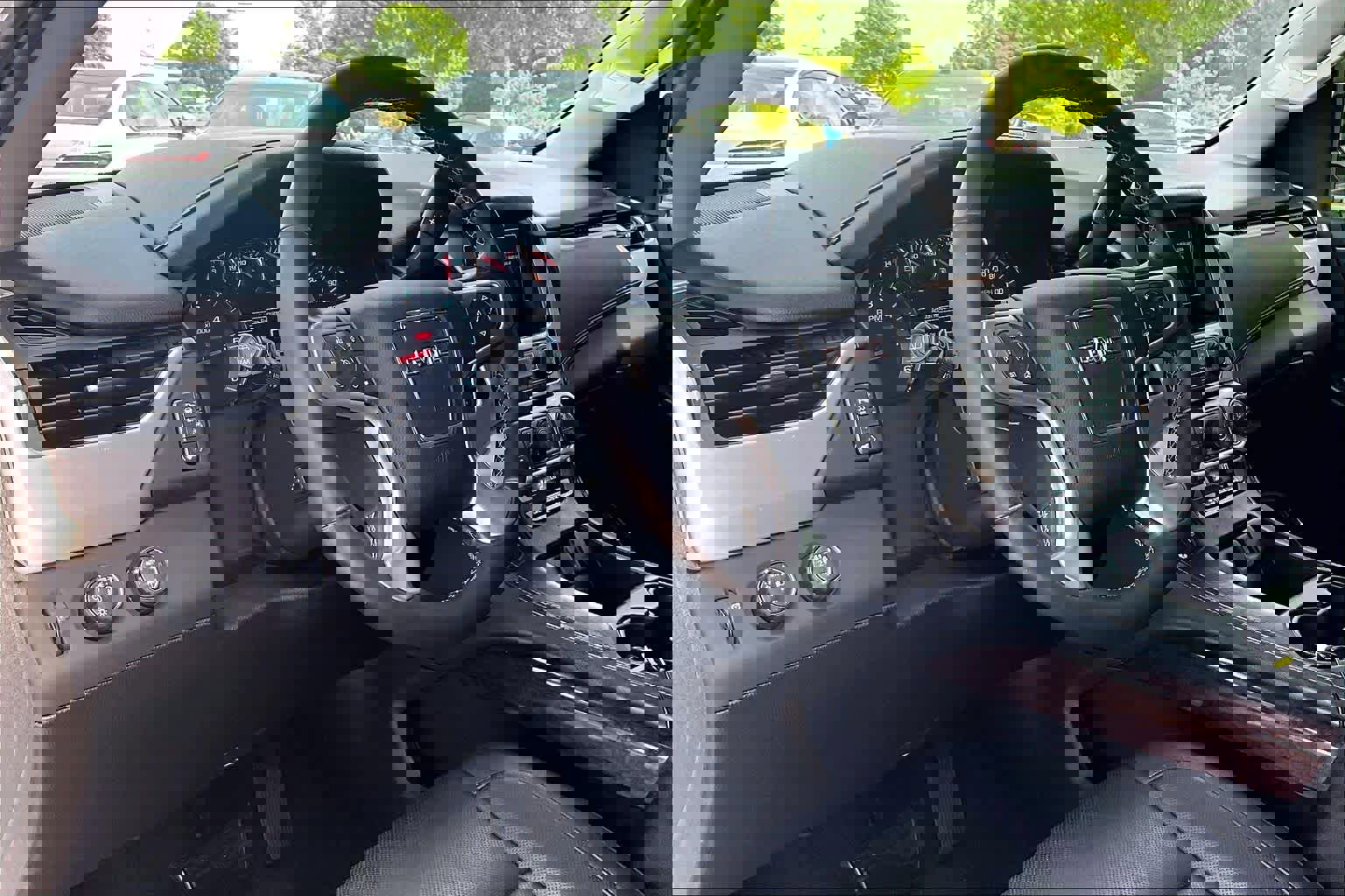 Used 2018 GMC Yukon XL SLT w/ Open Road Package image 17