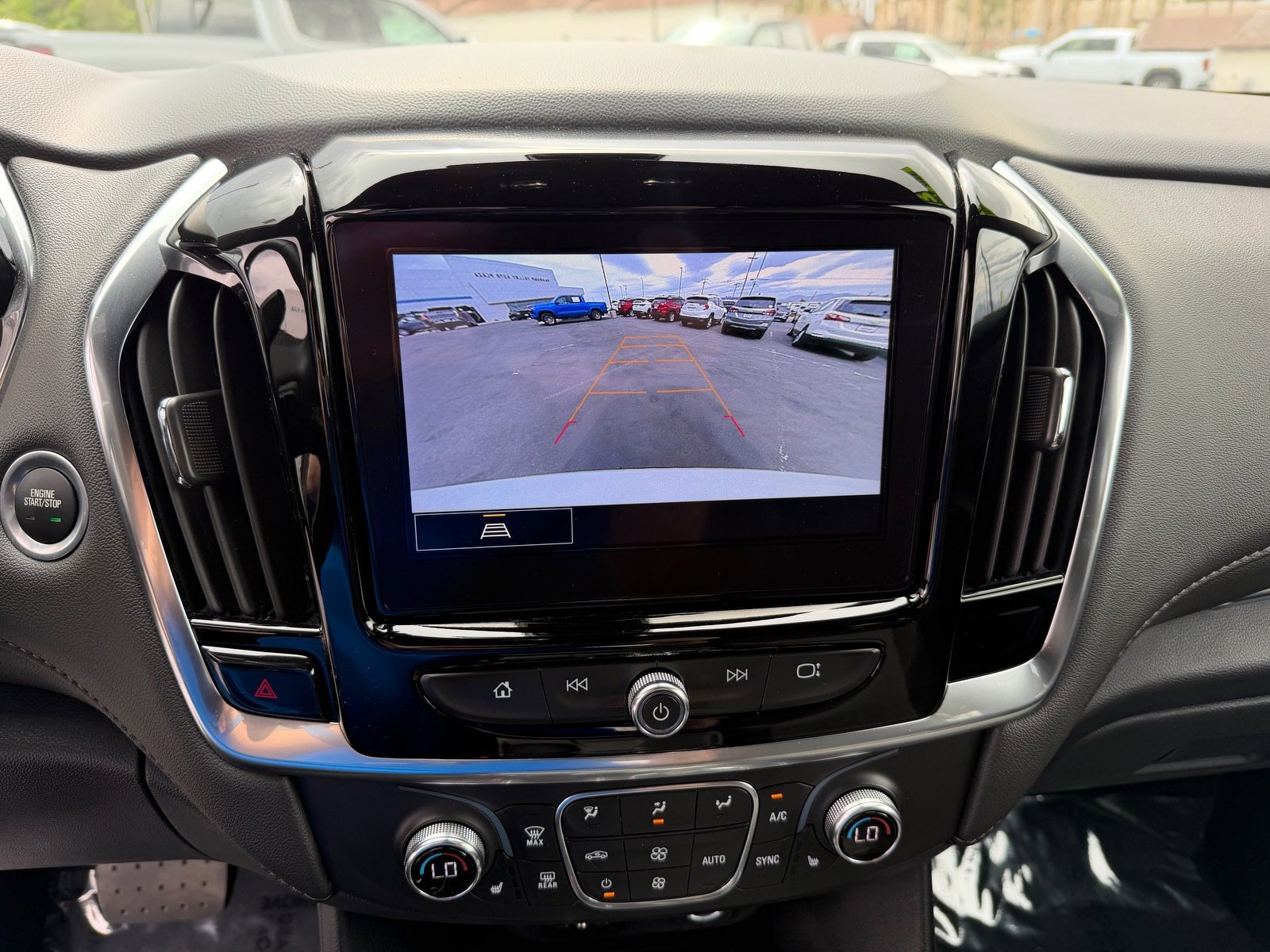 Used 2023 Chevrolet Traverse LT image 11