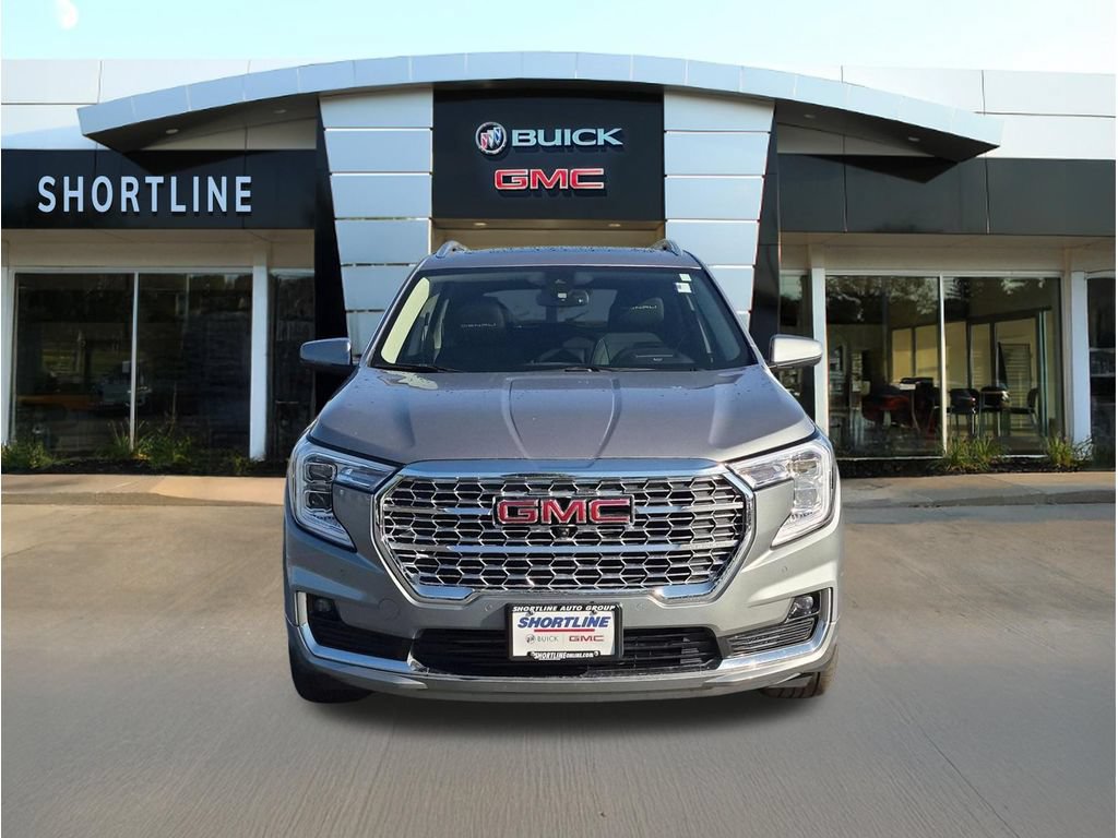 Used 2023 GMC Terrain Denali w/ Denali Premium Package AWD/4WD image 8
