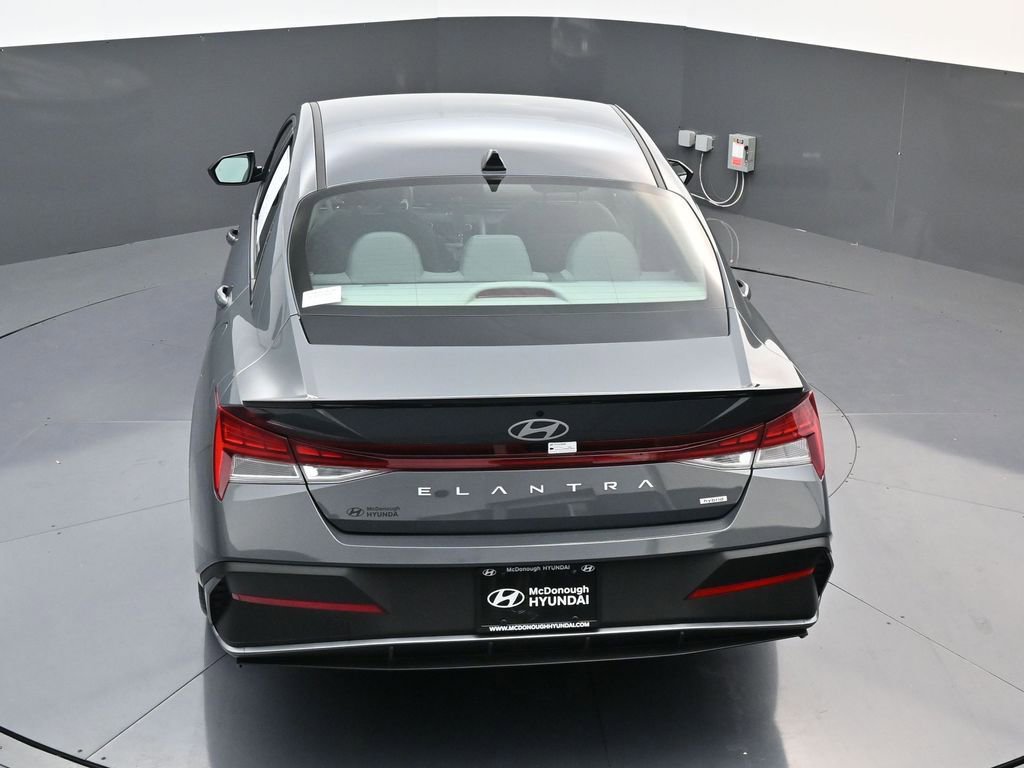 Certified 2025 Hyundai Elantra SEL image 17
