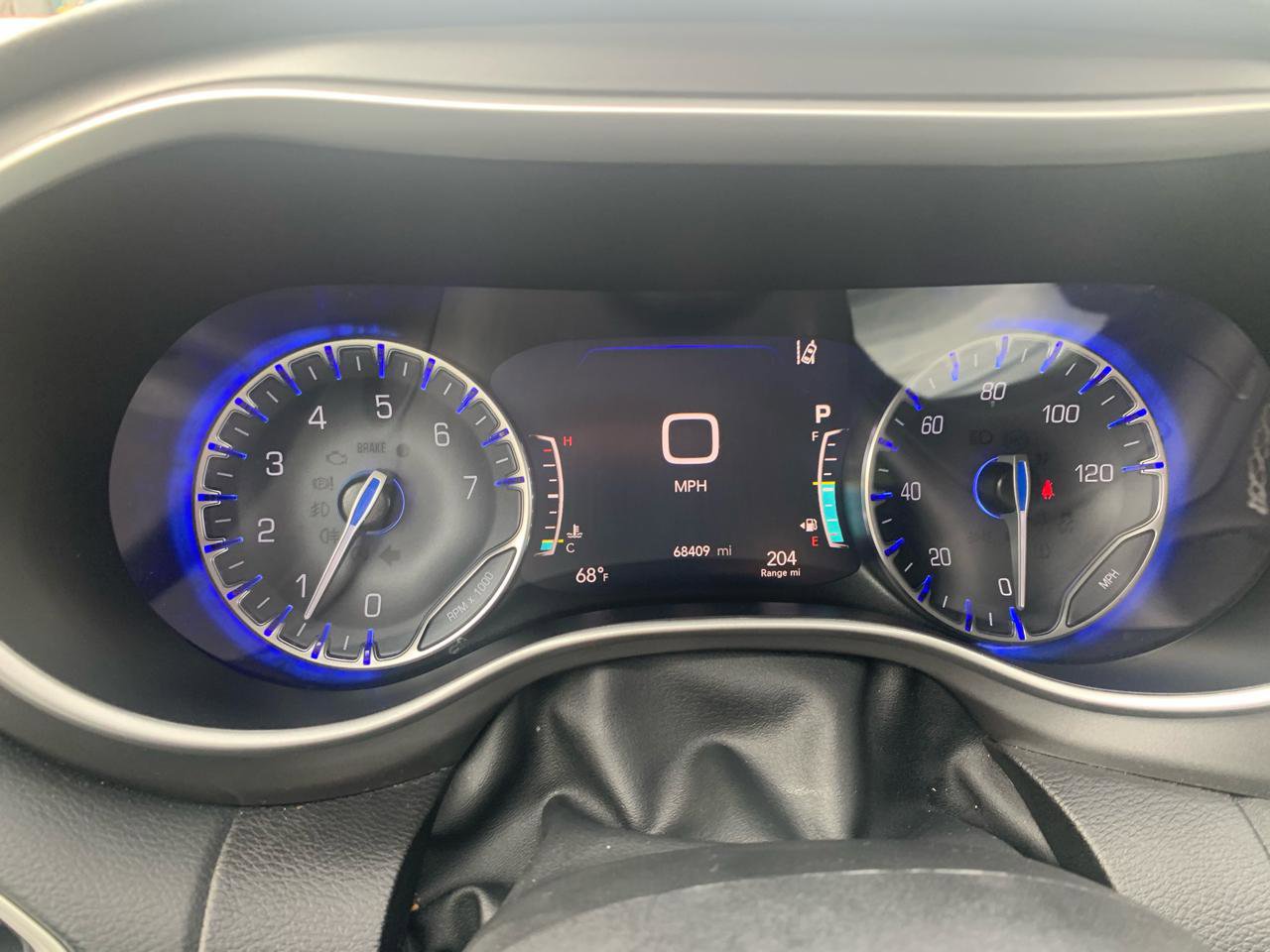 Used 2023 Chrysler Pacifica Touring-L image 16