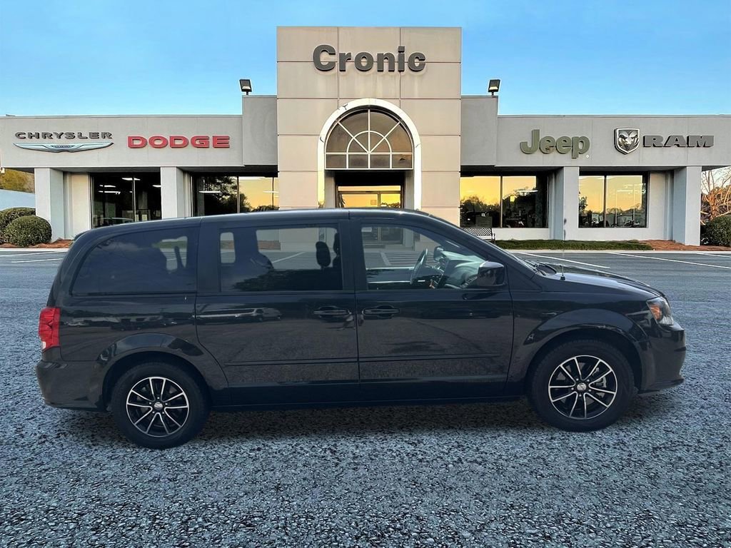 Used 2016 Dodge Grand Caravan SE FWD image 2