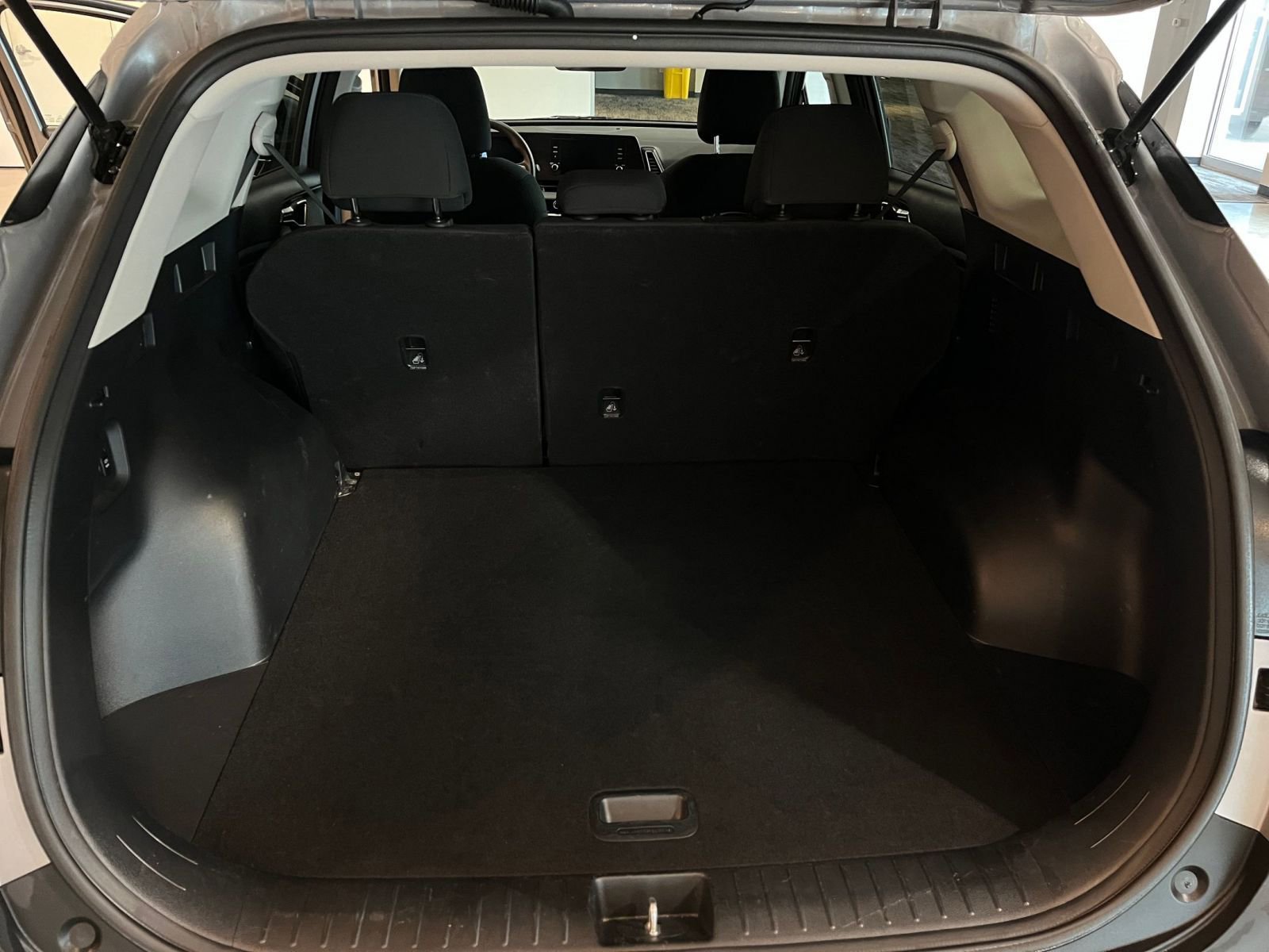 Used 2025 Kia Sportage LX FWD image 31