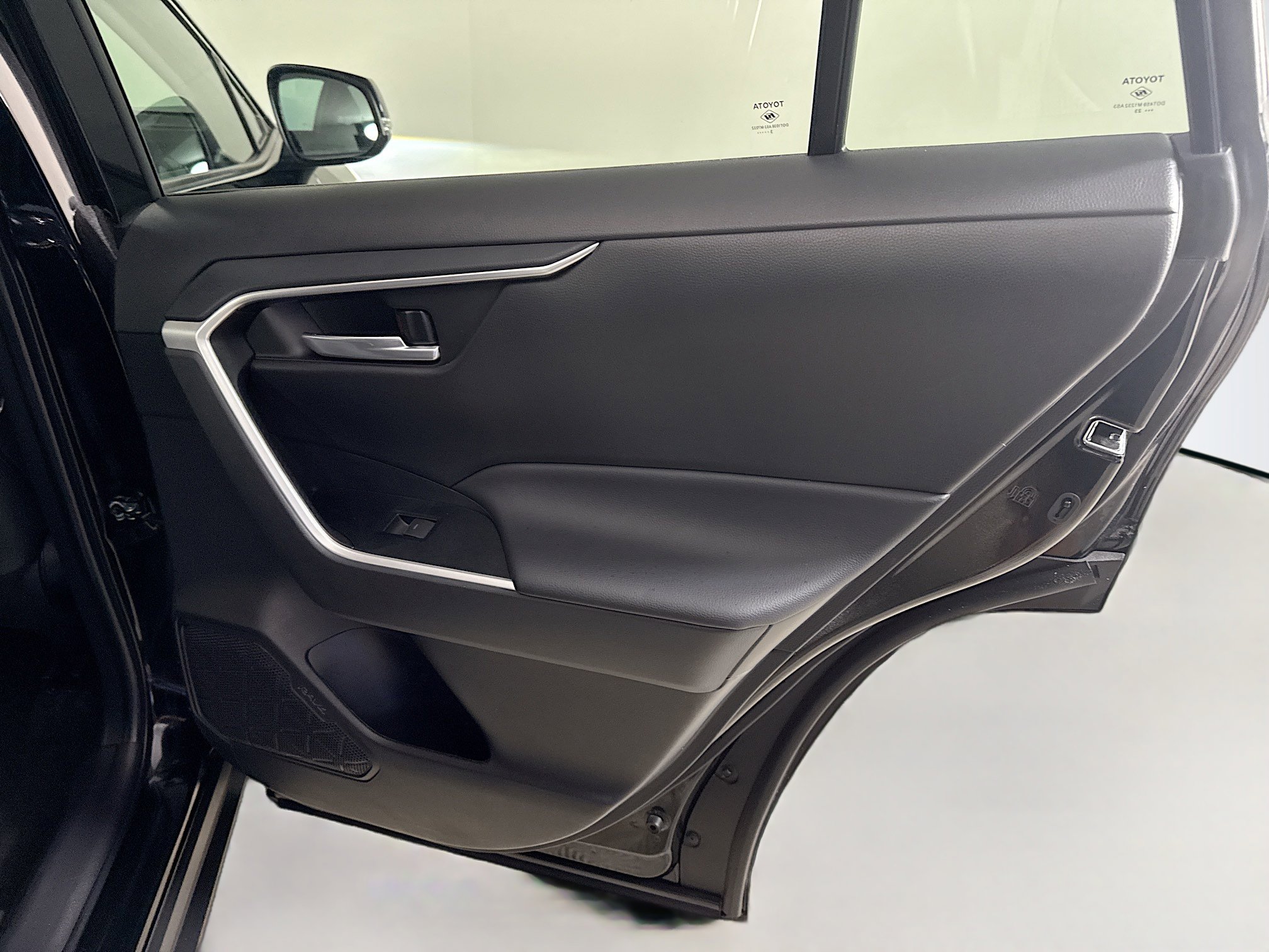 Used 2023 Toyota RAV4 XLE w/ Convenience Package image 28