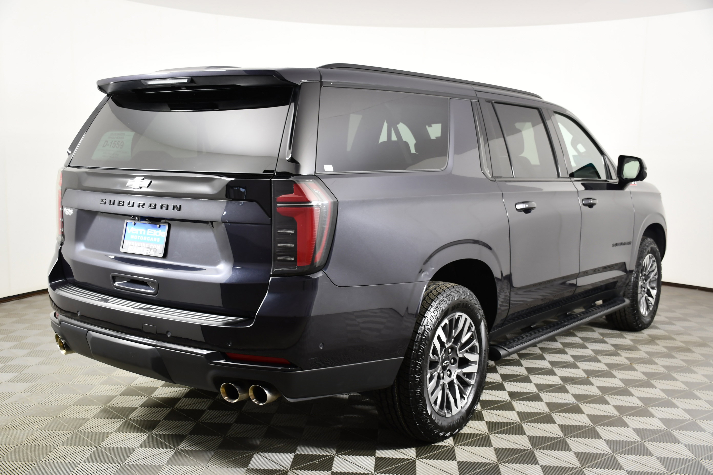 Used 2025 Chevrolet Suburban Z71 image 6