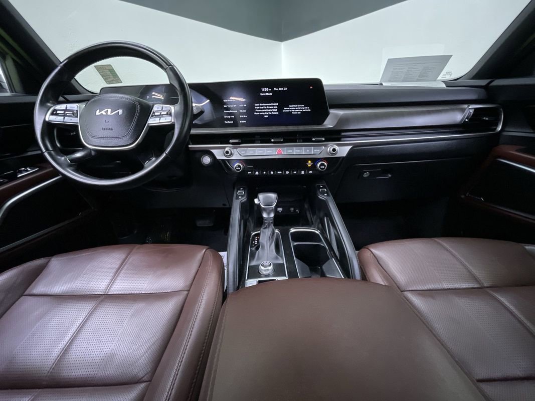 Used 2023 Kia Telluride EX w/ EX Captain's Chair Package image 17