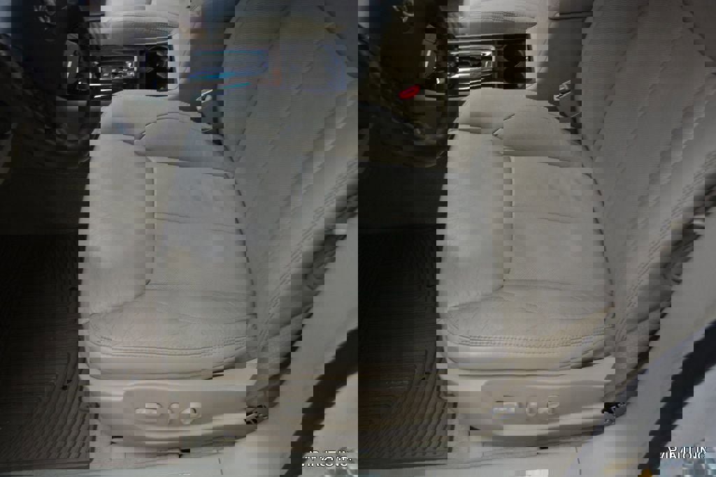 Used 2011 Cadillac DTS Luxury image 17