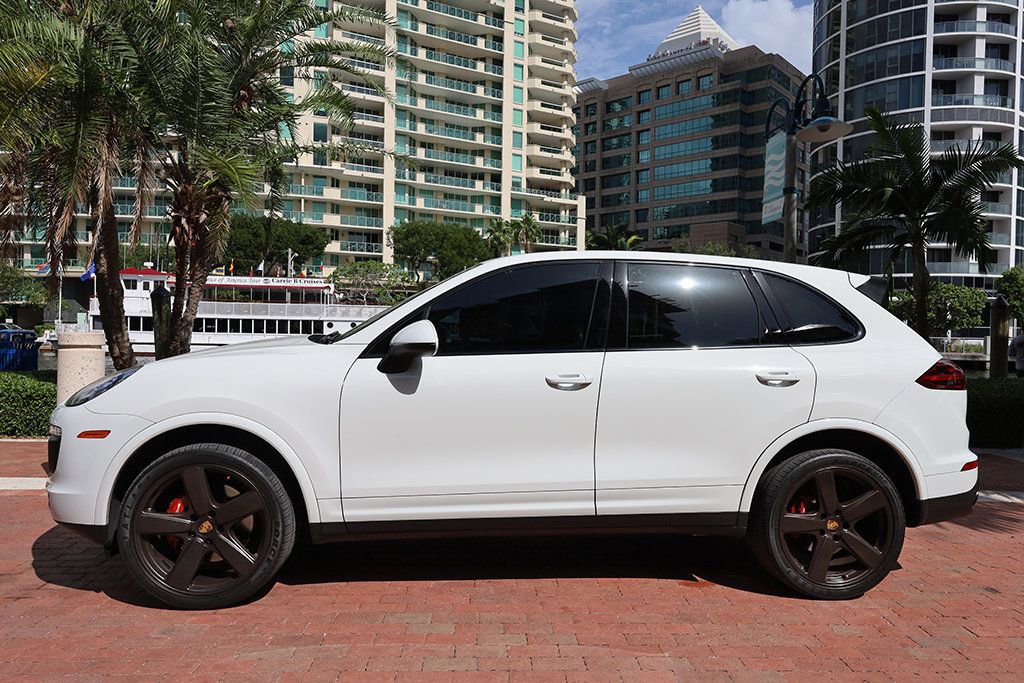 Used 2018 Porsche Cayenne Platinum Edition image 3