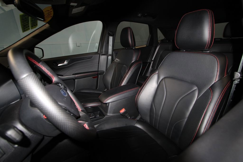 Used 2025 Ford Escape ST-Line Elite w/ Premium Technology Package AWD/4WD image 4
