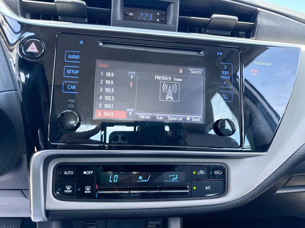 Used 2017 Toyota Corolla LE FWD image 18