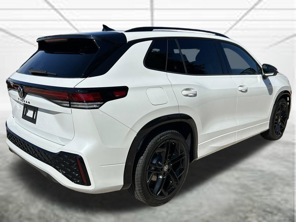 New 2026 Volkswagen Tiguan SE R-Line FWD image 6