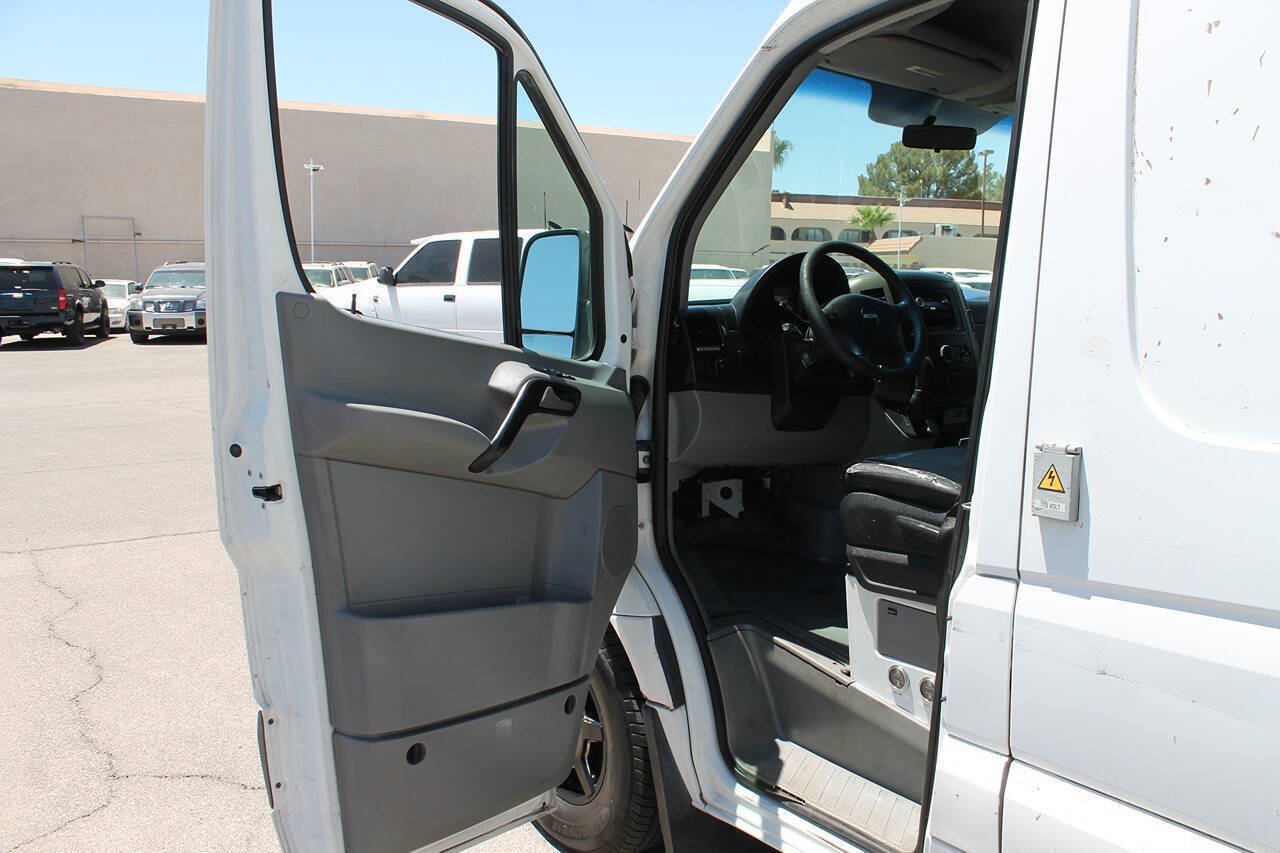 Used 2008 Freightliner Sprinter 2500 RWD image 22