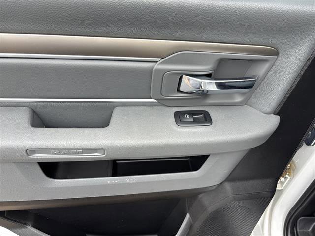 Used 2019 RAM 1500 Classic SLT AWD/4WD image 17