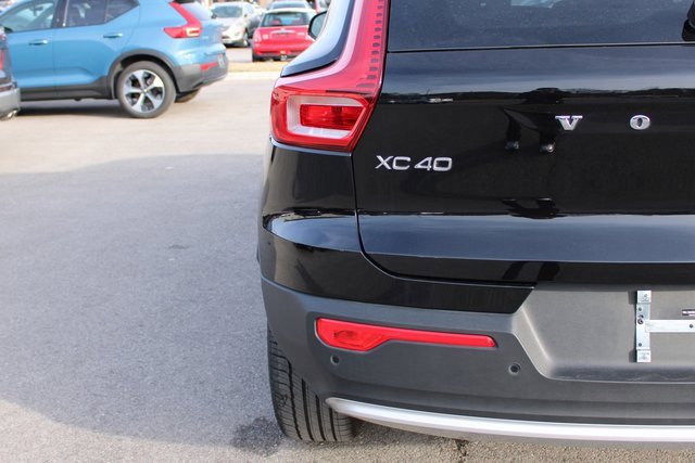 Used 2025 Volvo XC40 B5 Plus image 45