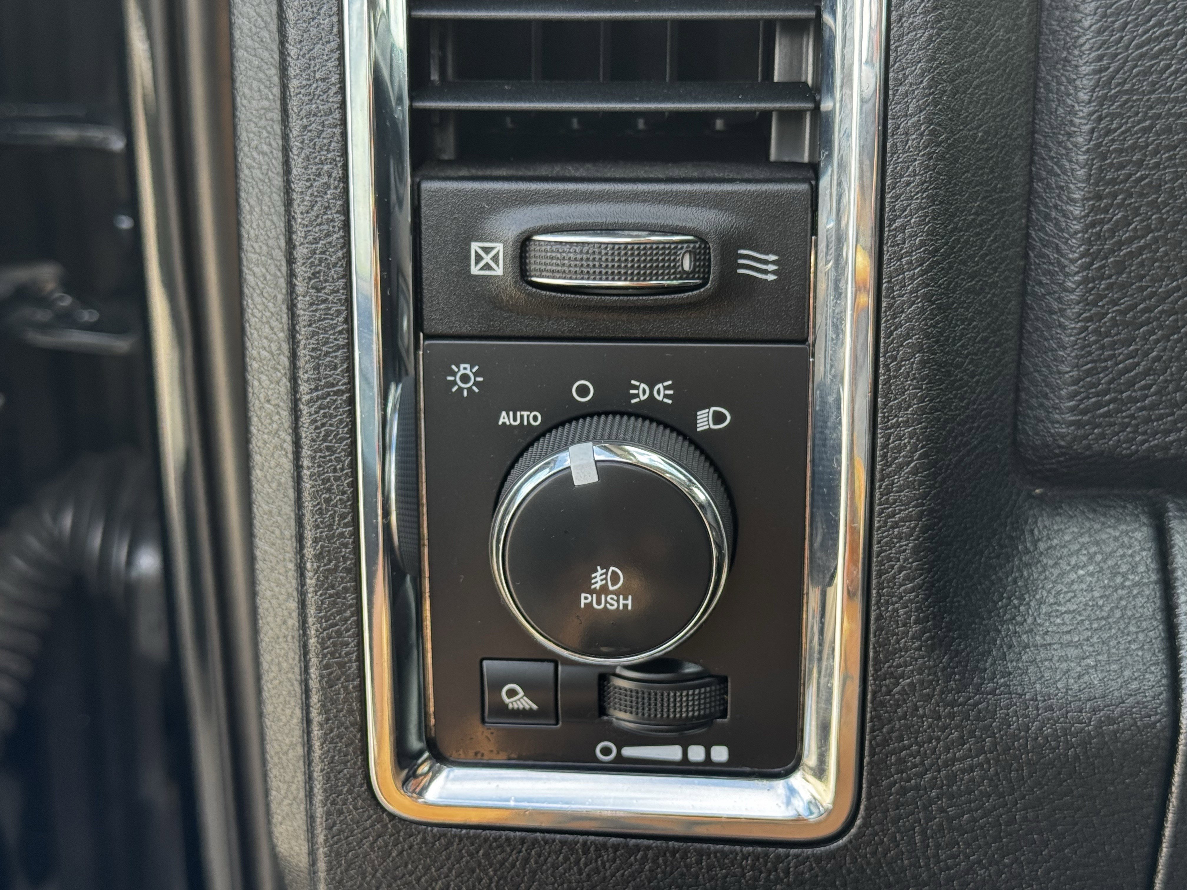 Used 2016 RAM 2500 Laramie w/ Convenience Group AWD/4WD image 24