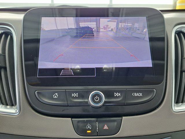 Used 2021 Chevrolet Malibu LT FWD image 16