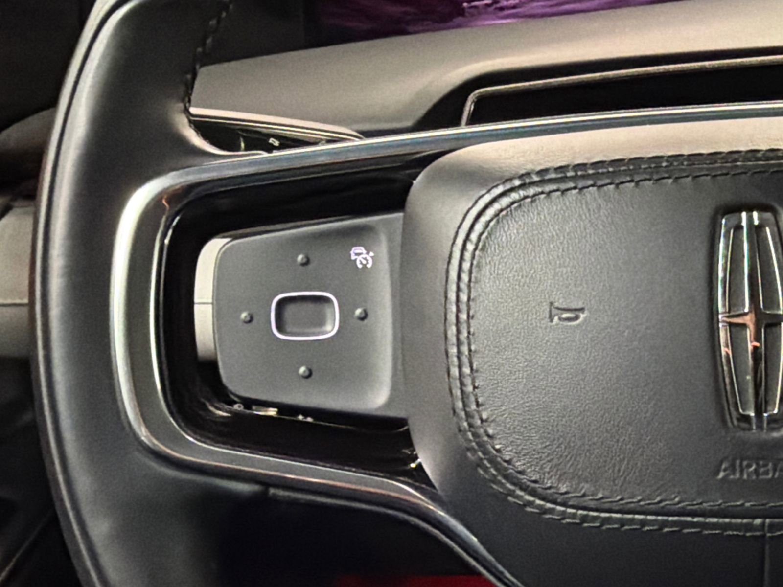 Used 2024 Lincoln Nautilus Reserve image 23