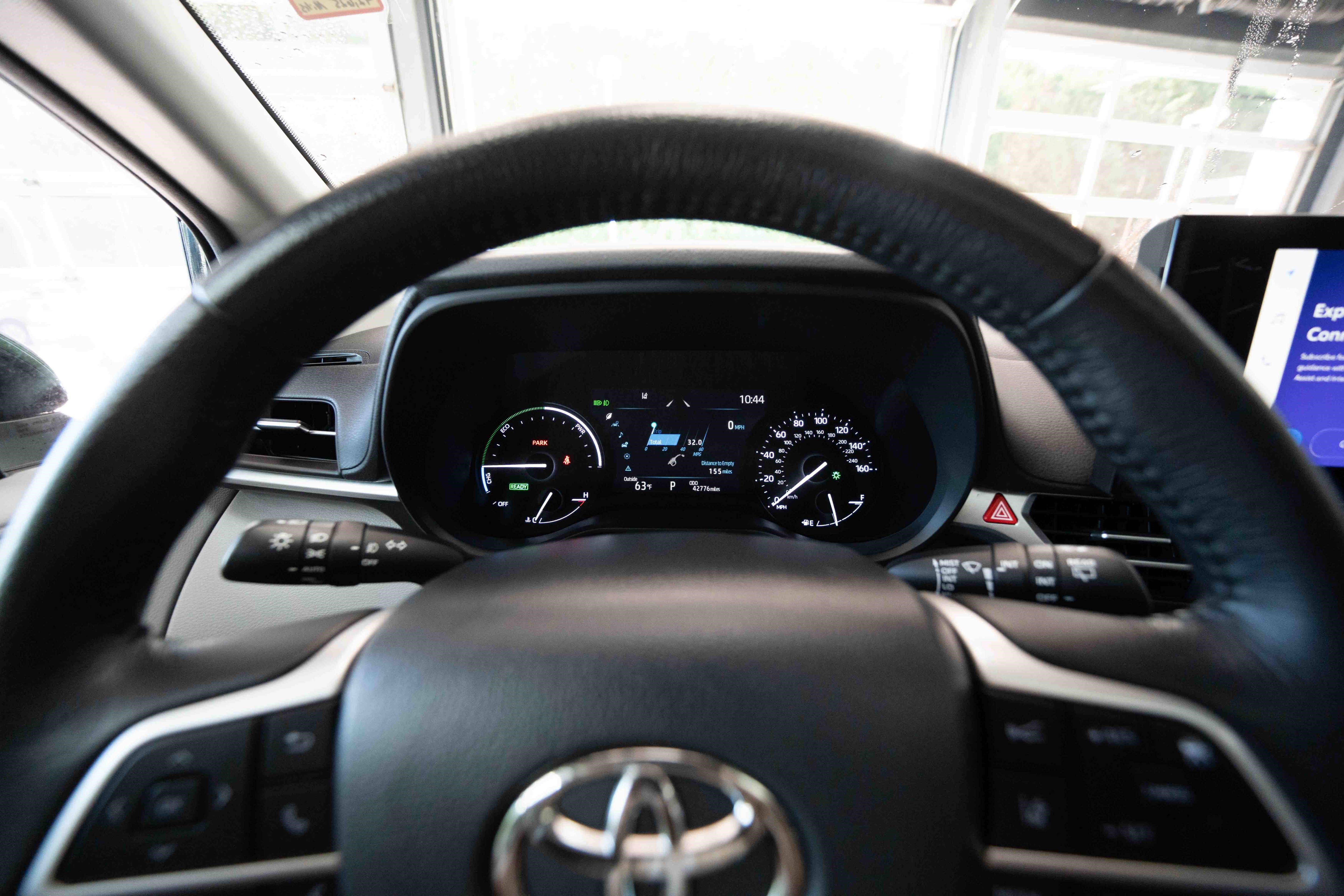 Used 2025 Toyota Sienna XLE FWD image 15