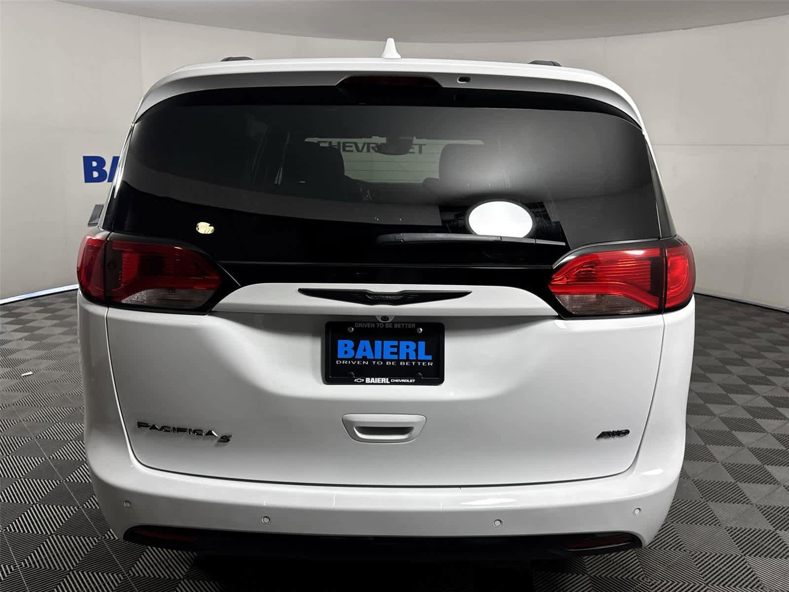 Used 2020 Chrysler Pacifica Touring-L w/ Advanced Safetytec Group AWD/4WD image 4