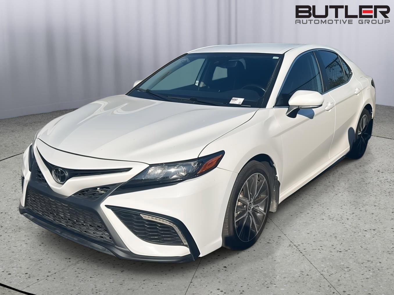 Used 2024 Toyota Camry SE image 1