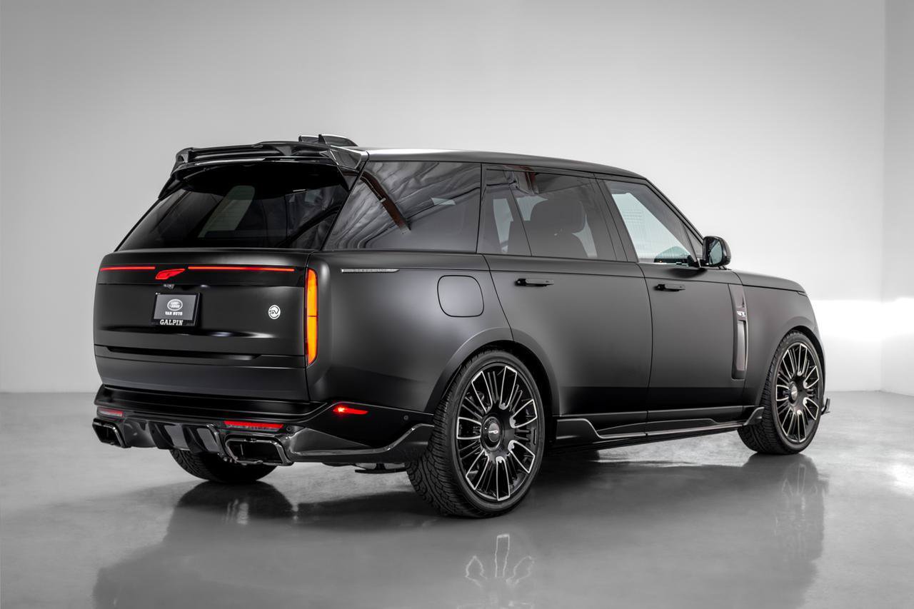 Used 2025 Land Rover Range Rover SV AWD/4WD image 2