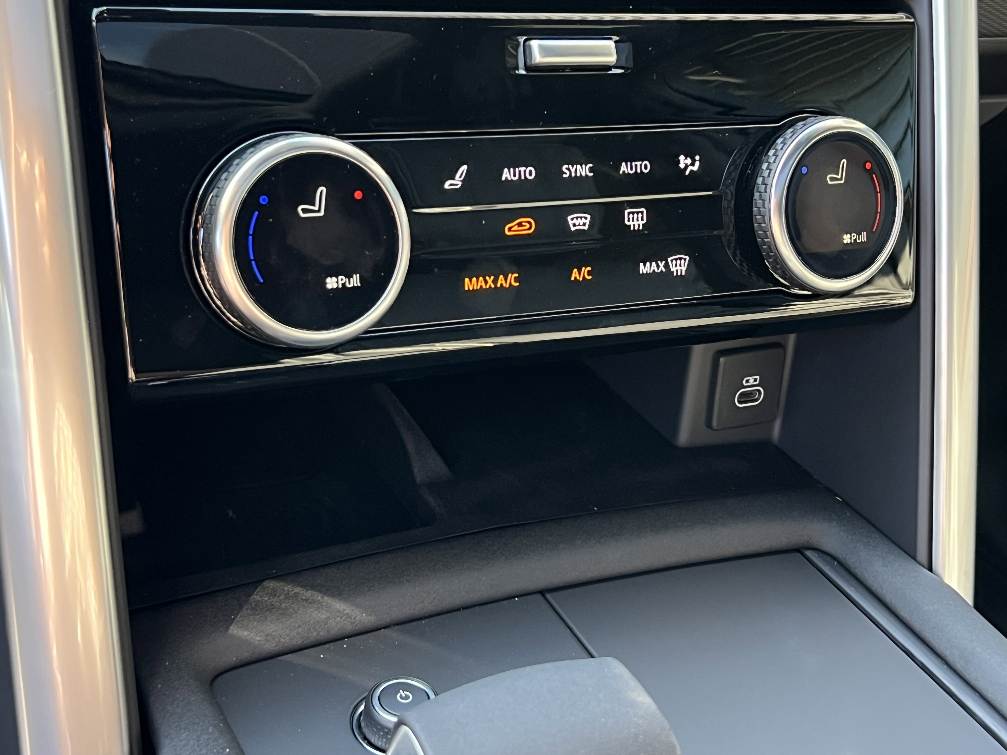 New 2024 Land Rover Discovery Dynamic SE image 26