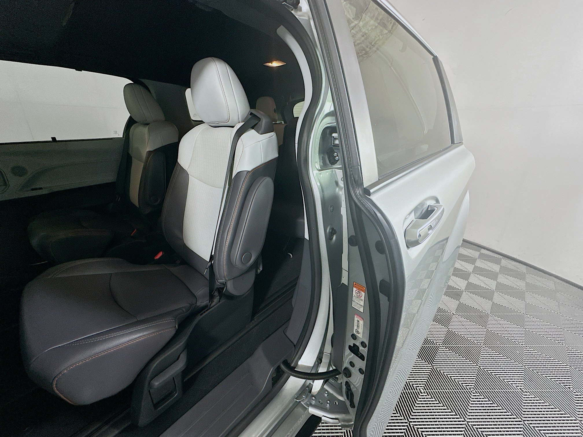 Certified 2023 Toyota Sienna XSE w/ XSE Plus Package FWD image 26
