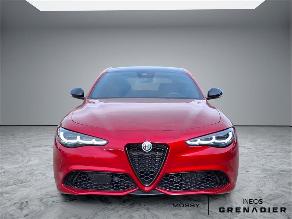 Used 2024 Alfa Romeo Giulia Veloce image 2