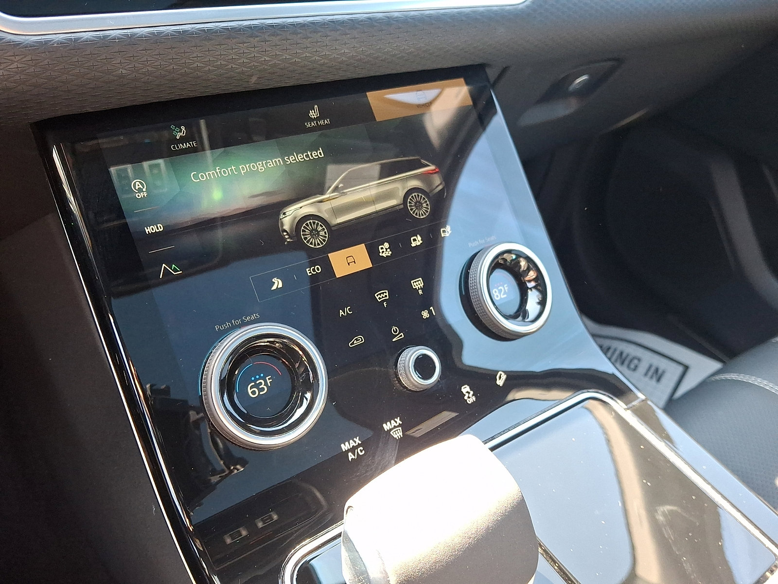 Used 2021 Land Rover Range Rover Velar R-Dynamic S image 16