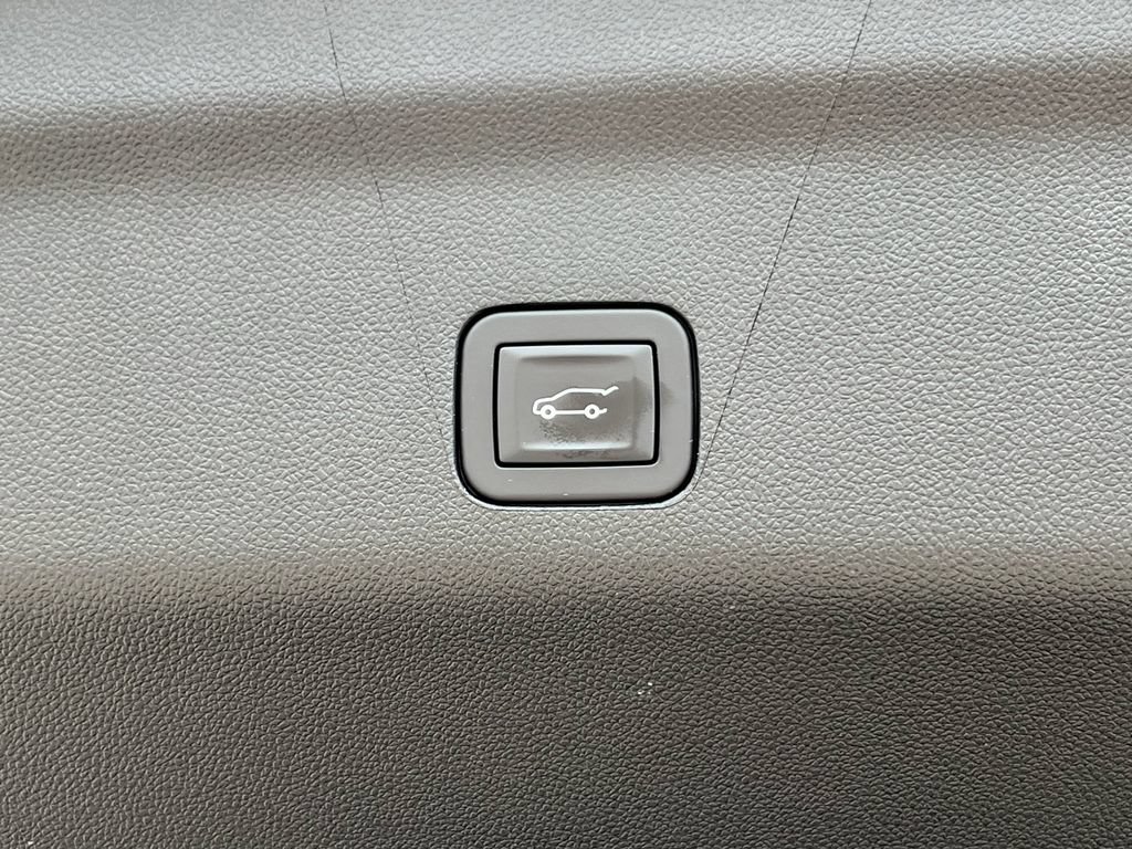 Used 2025 Chevrolet Suburban Premier AWD/4WD image 44