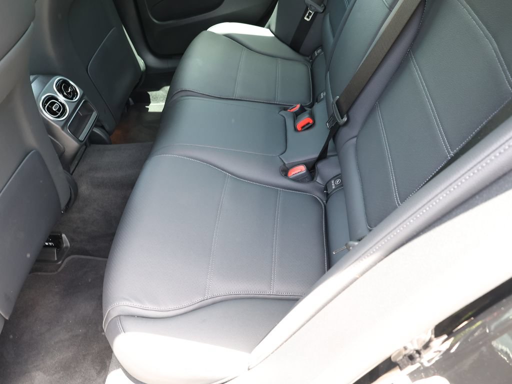 Used 2025 Mercedes-Benz C 300 Sedan image 21