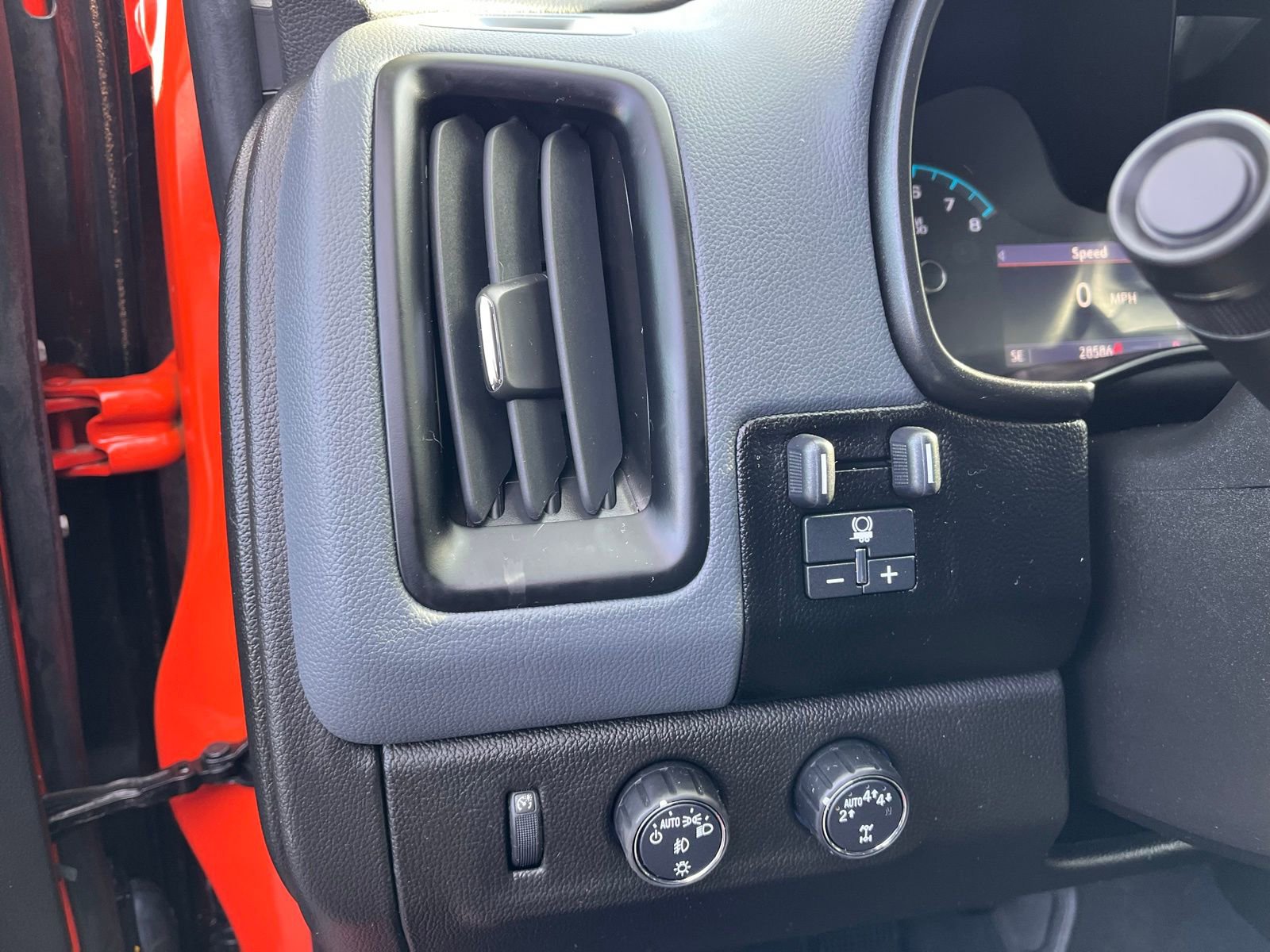 Certified 2021 Chevrolet Colorado Z71 w/ Safety Package image 32